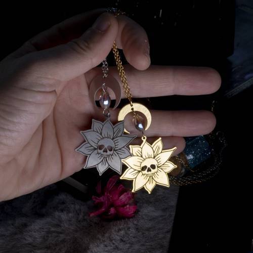 collier pendentif tête de mort et fleur en acier inoxydable