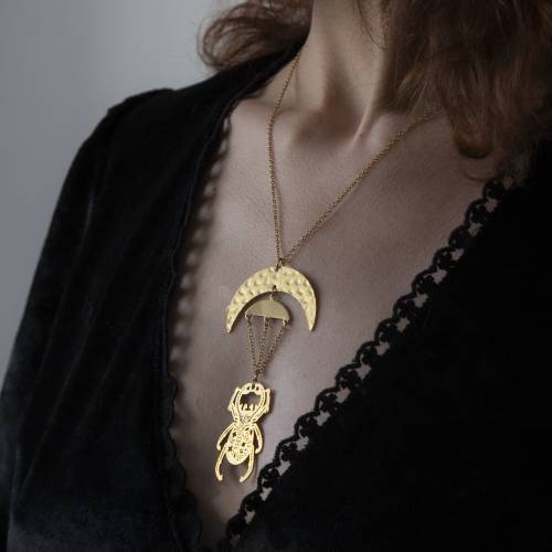 collier pendentif scarabée en laiton