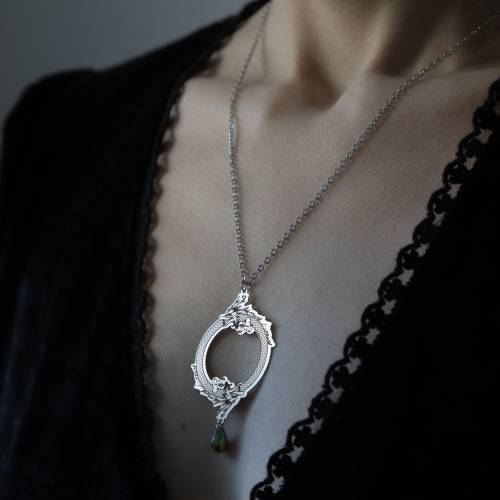 collier pendentif dragon