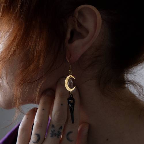 boucles d'oreilles crâne de corbeau noir et or