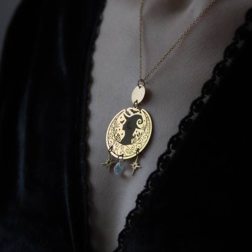 collier pendentif sorcière en laiton