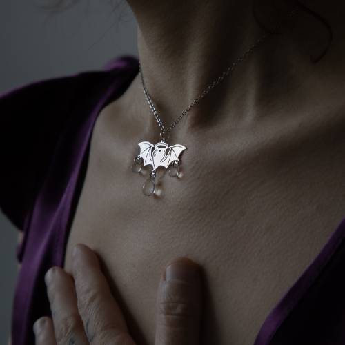 collier ras du cou coeur et ailes  en acier inoxydable