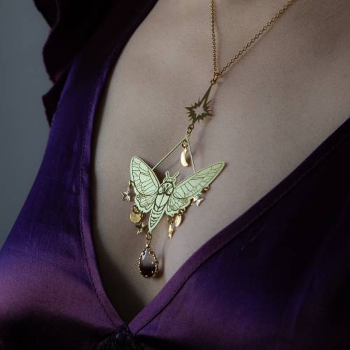 Maxi collier pendentif papillon en laiton