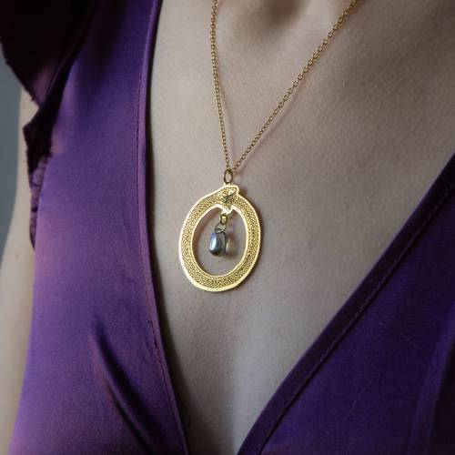 collier pendentif ouroboros