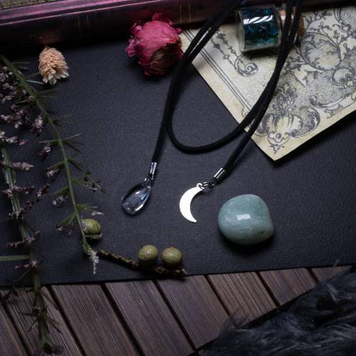 collier tour de cou en faux daim - pendentif  lune et perle  en acier inoxydable