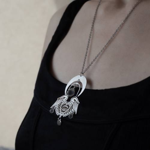 collier pendentif oeil et ailes en  acier inoxydable style vintage - rock