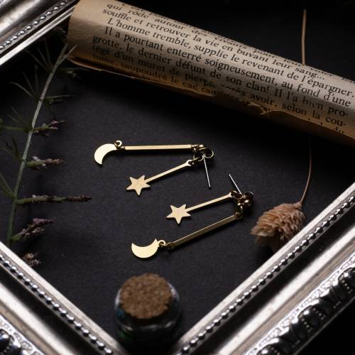puces d'oreilles lune et étoile en laiton