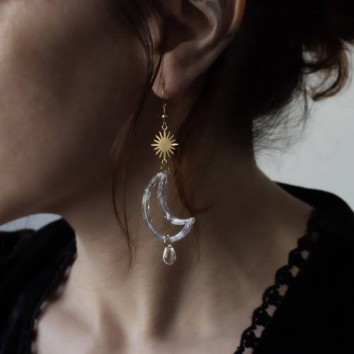 boucles d'oreilles lune en acétate et perles